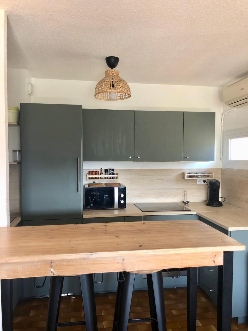 Kitchen or kitchenette, Dining area, stove, toaster, kitchen