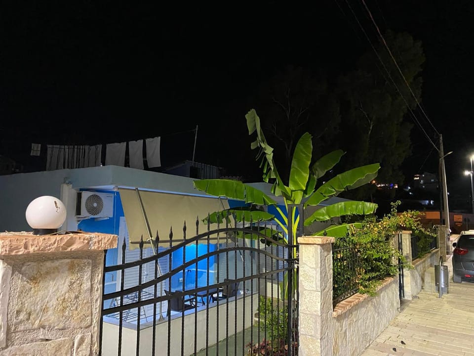 Elton Tafa guesthouse Bed and Breakfast in Ksamil