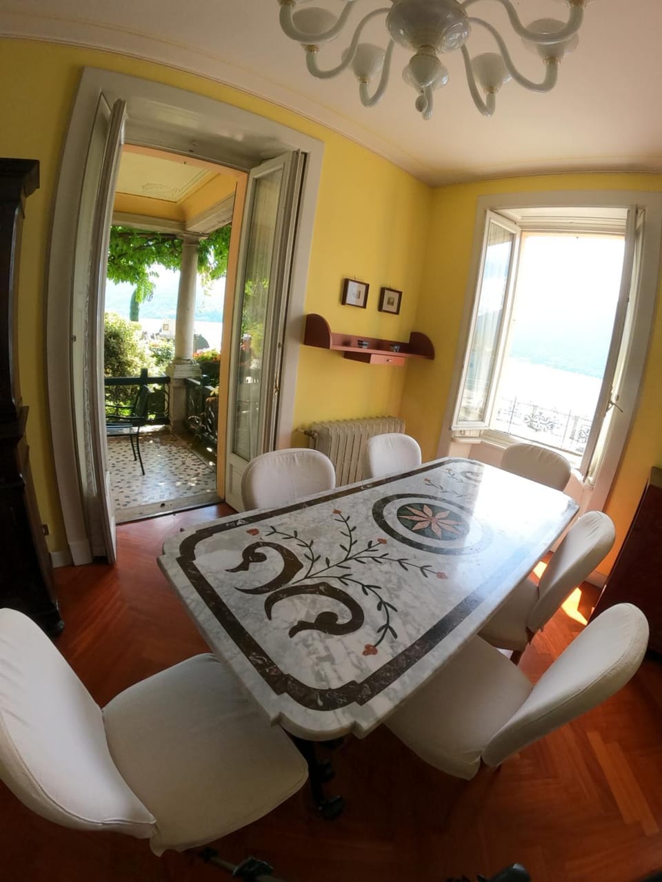 Dining area, Lake view