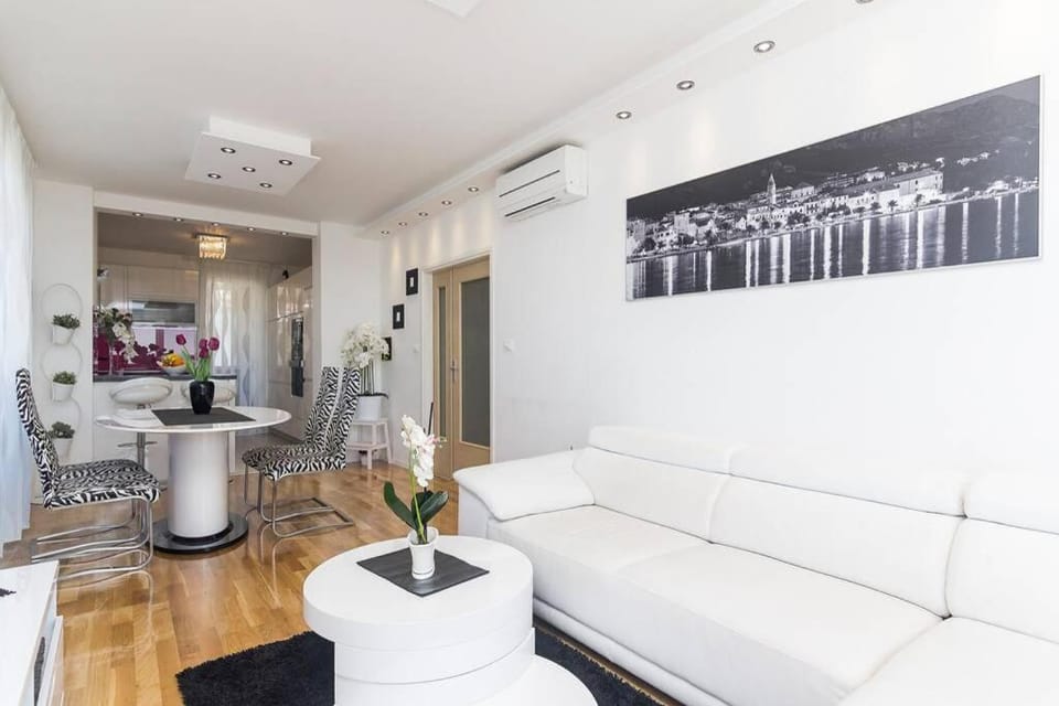Deluxe apartment Beni Makarska, 4 person SEA VIEW Apartment in Makarska