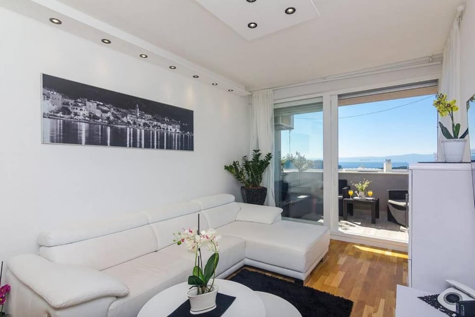 Deluxe apartment Beni Makarska, 4 person SEA VIEW Apartment in Makarska