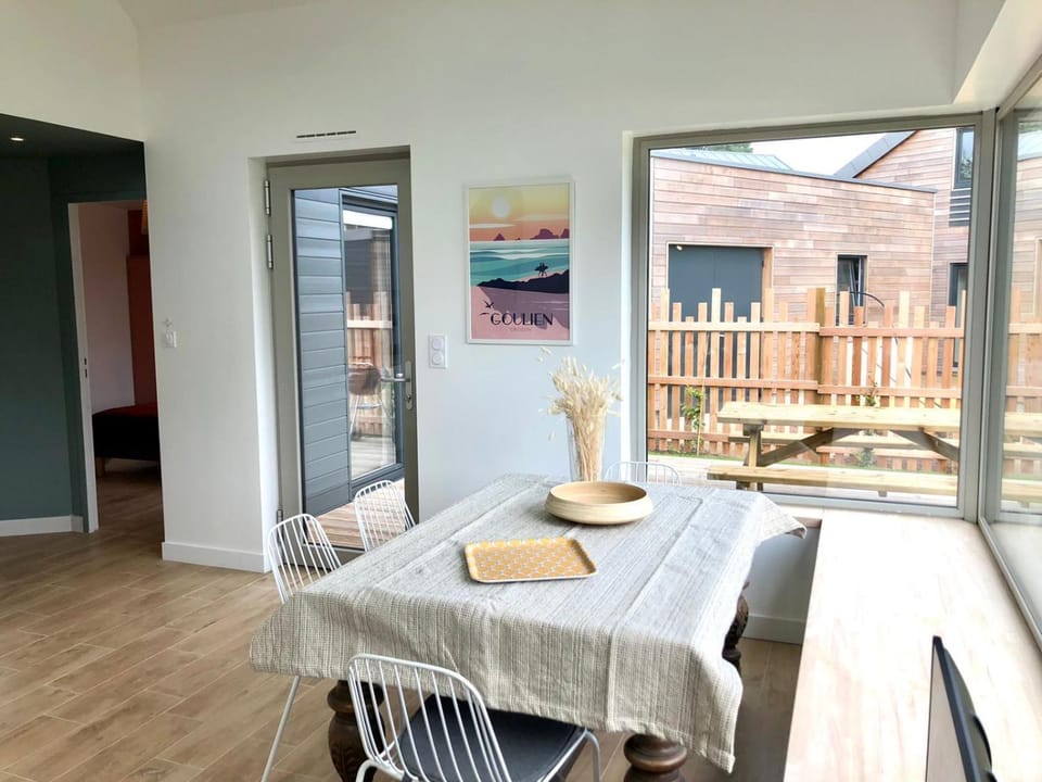 Communal lounge/ TV room, Living room, Dining area