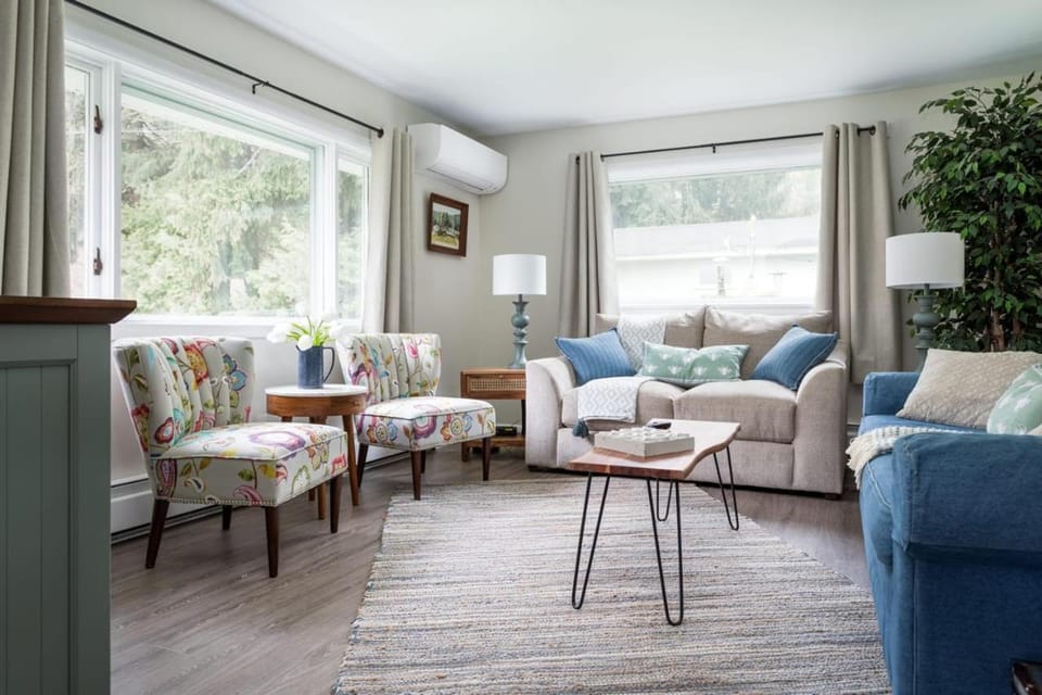 Cedar Creek Cottage Close to Downtown Traverse City Beaches and the TART Trail House in Michigan