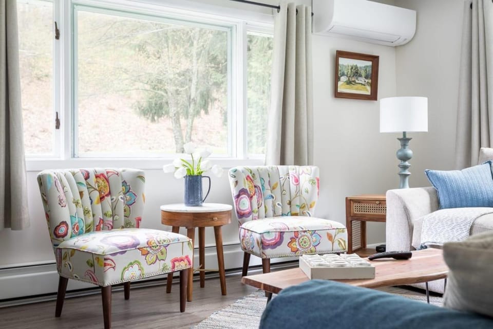 Cedar Creek Cottage Close to Downtown Traverse City Beaches and the TART Trail House in Michigan