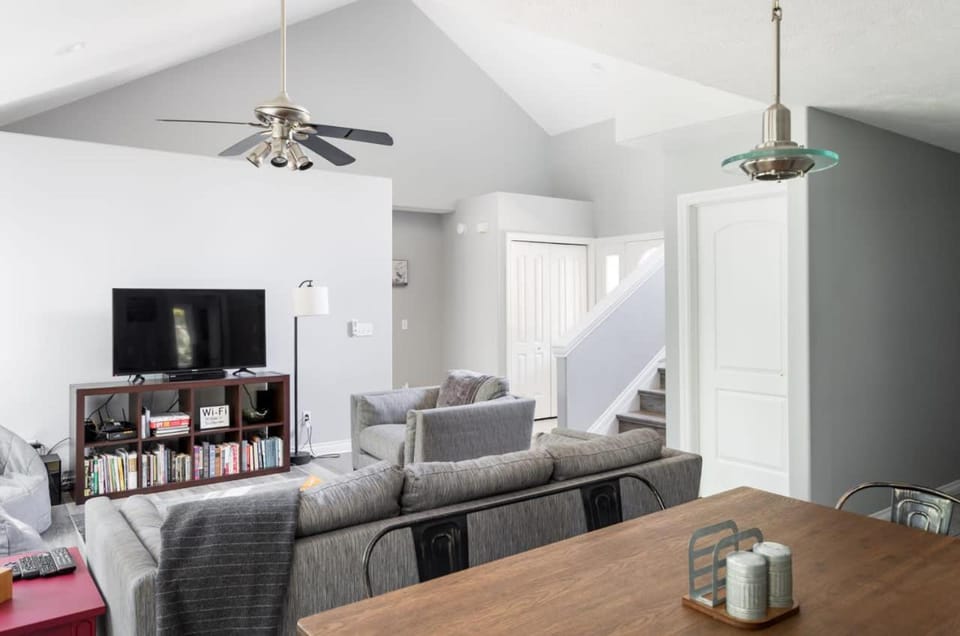 Bissell Creek Woodside Cottage House in Michigan