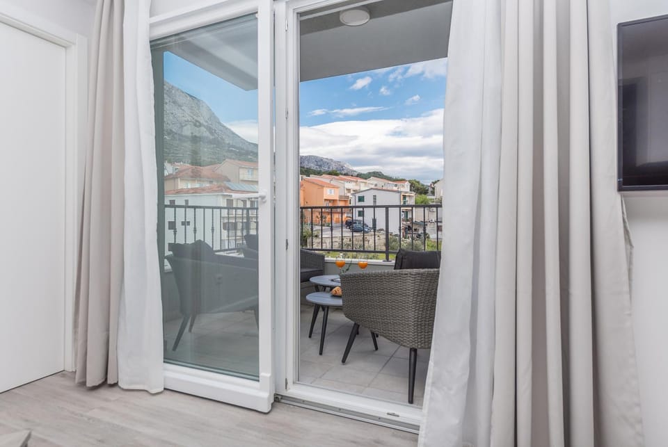Balcony/Terrace, Mountain view