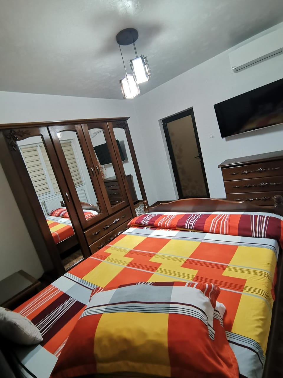 Bed, Photo of the whole room, Bedroom