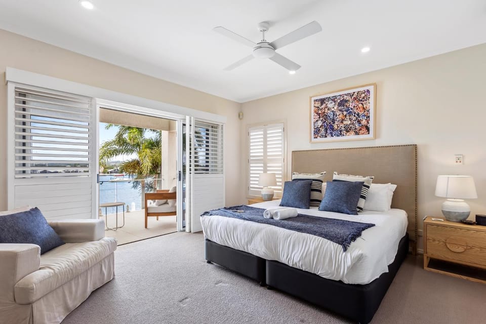 Amazing Canal House with Private Jetty, Gym & Pool House in Sunshine Coast