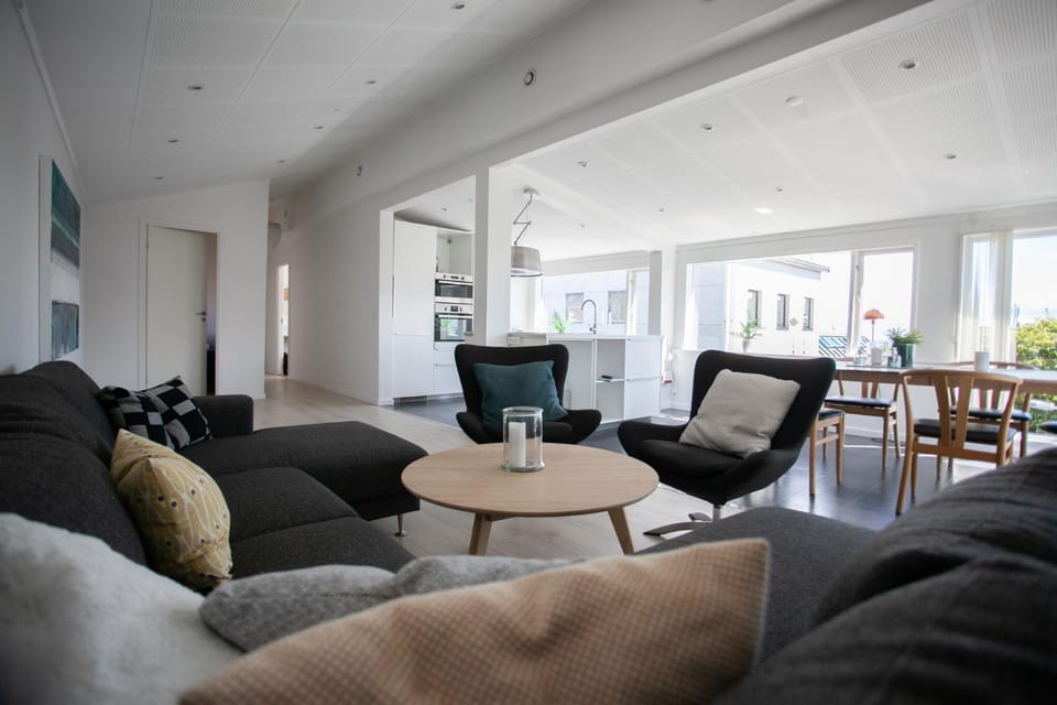 Living room, Seating area