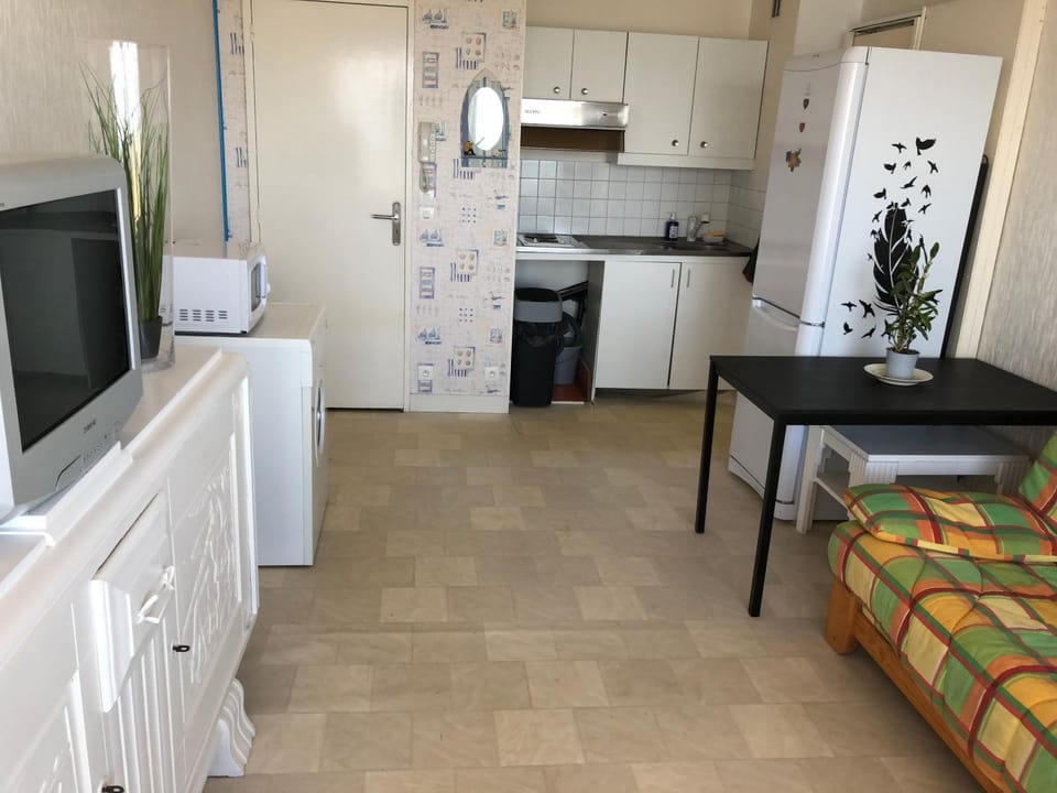 TV and multimedia, Kitchen or kitchenette, Living room