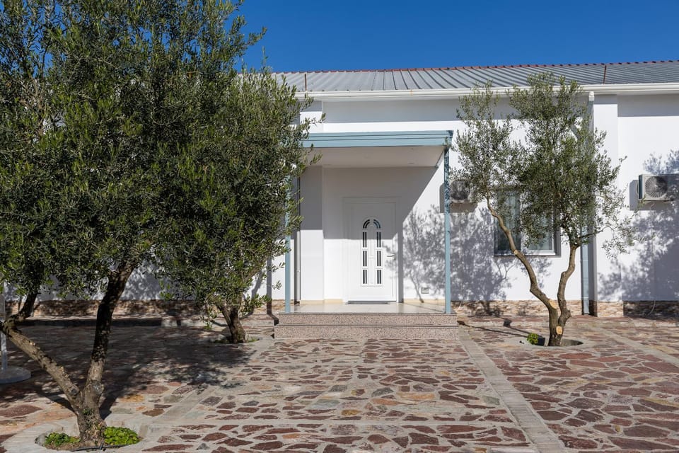 Property building, Spring, Day, Parking