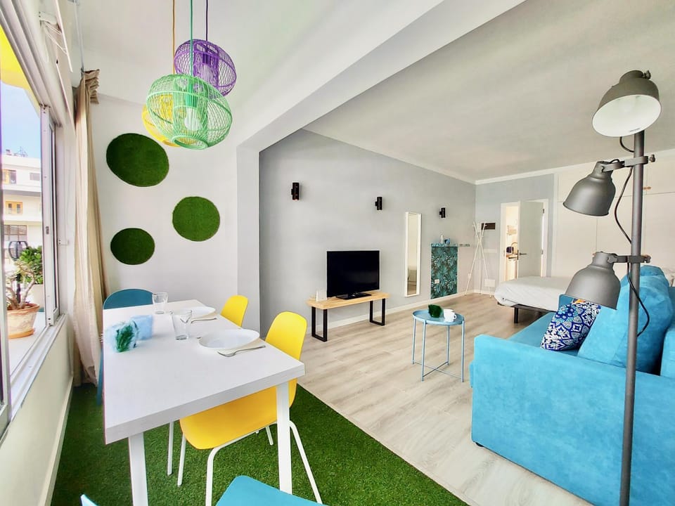 TV and multimedia, Living room, Seating area, Dining area