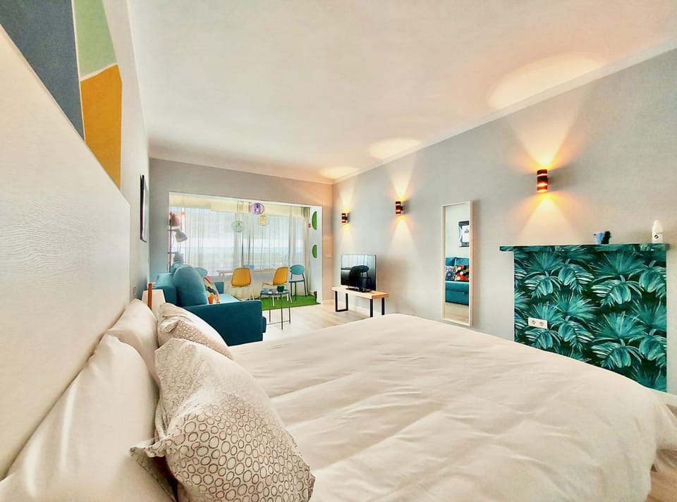 Bed, TV and multimedia, Living room, Photo of the whole room, Bedroom