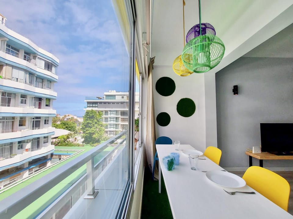 View (from property/room), Balcony/Terrace, Seating area, Dining area, City view, Sea view, Inner courtyard view
