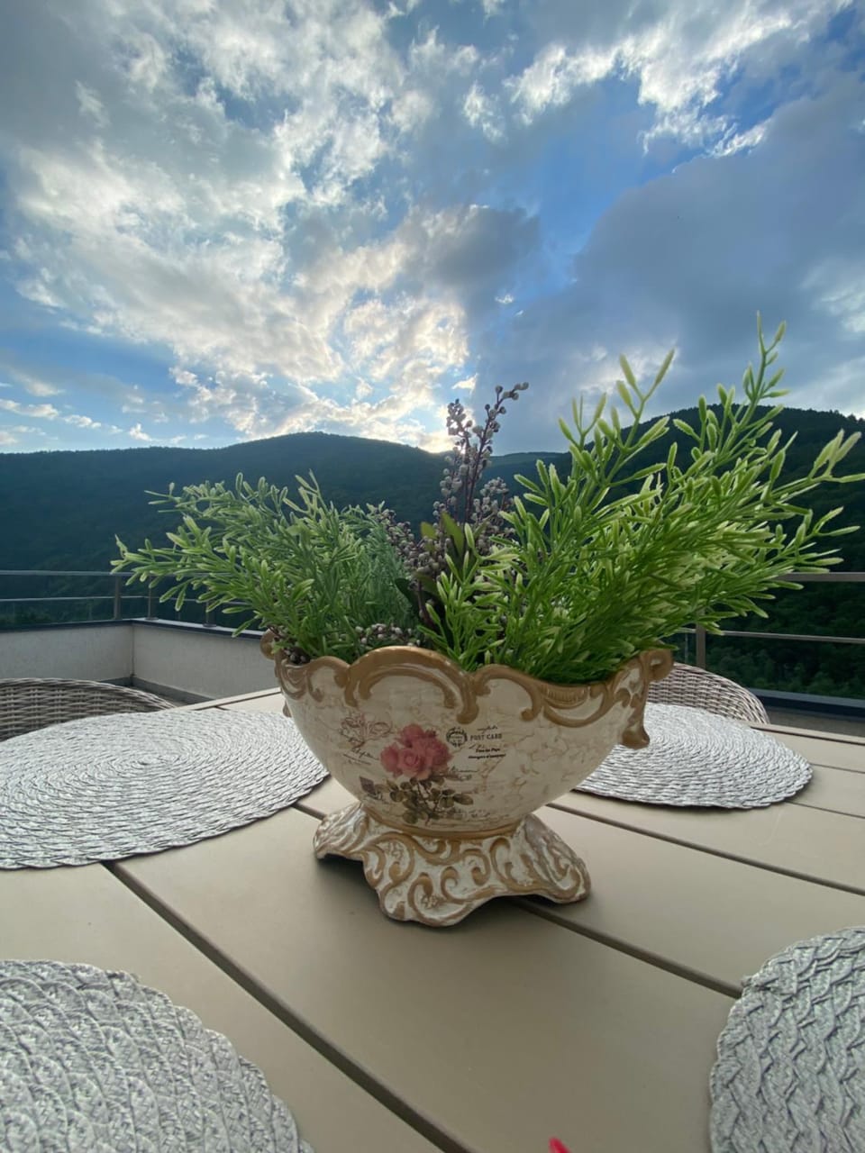 Balcony/Terrace, Mountain view