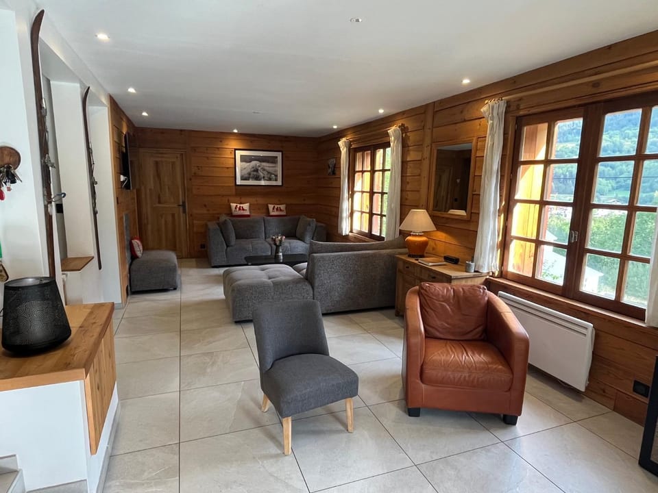 Communal lounge/ TV room, TV and multimedia, Living room