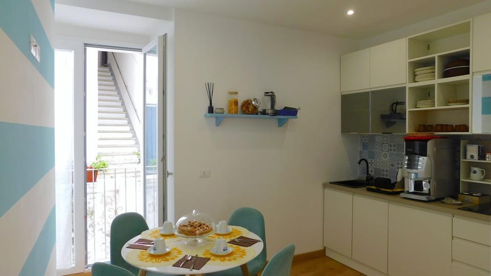 Dining area, Breakfast