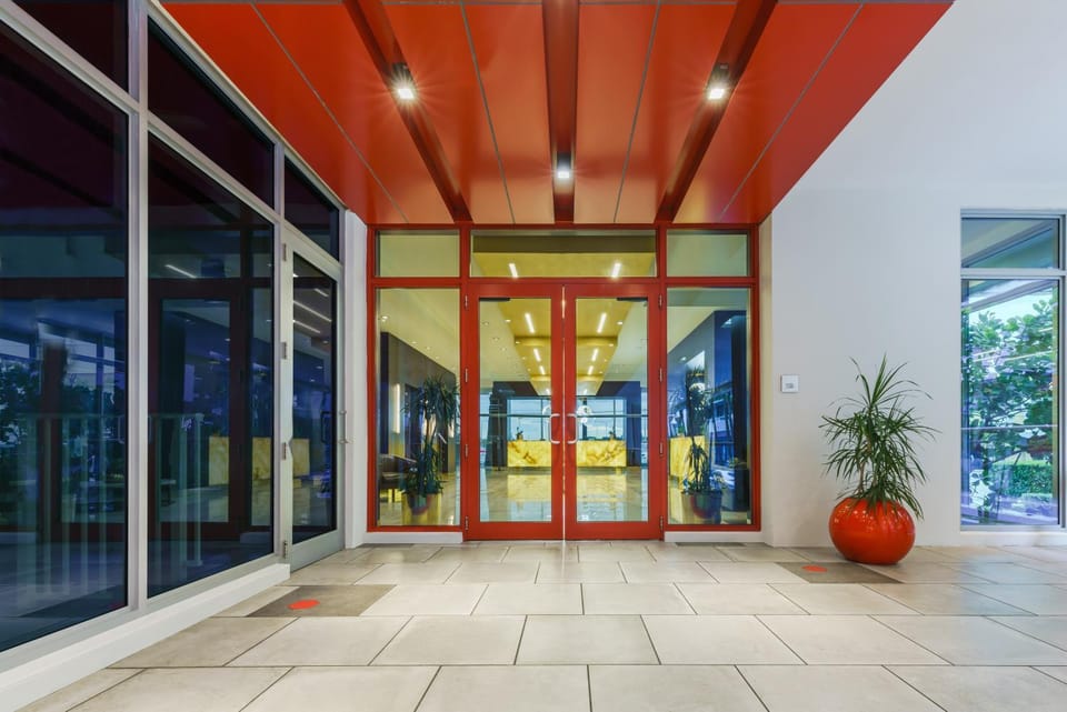 Facade/entrance