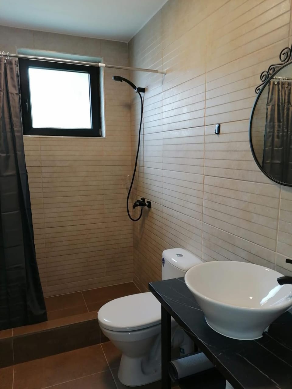 Shower, Toilet