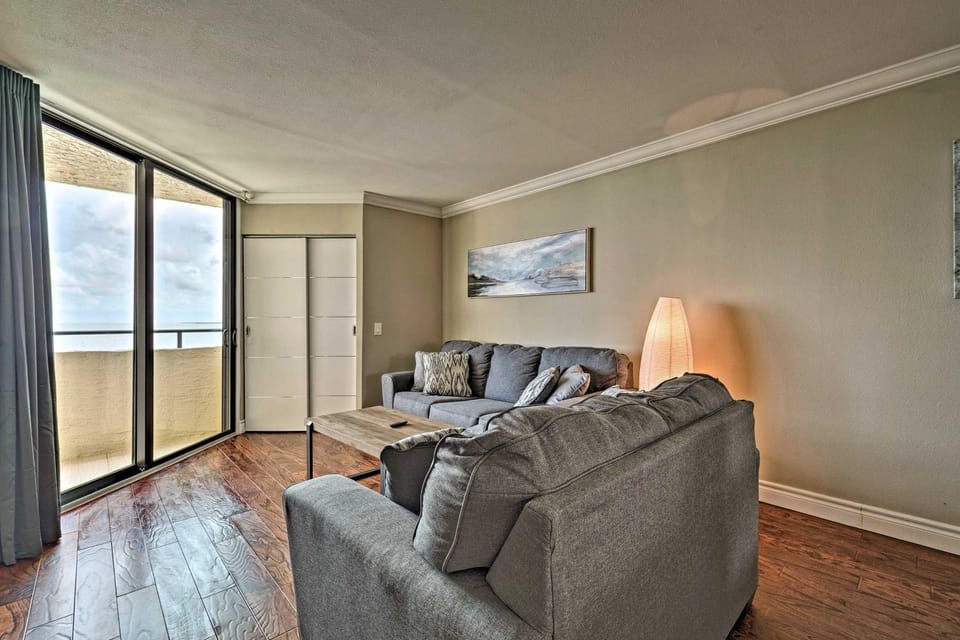 Private Beach Access: Hudson Resort Condo! House in Hudson