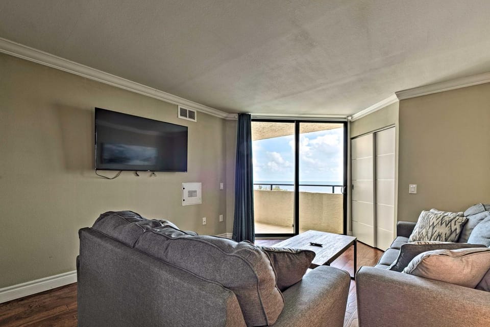 Private Beach Access: Hudson Resort Condo! House in Hudson