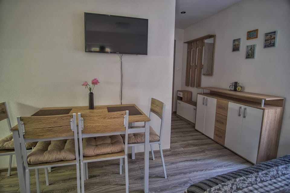 TV and multimedia, Dining area