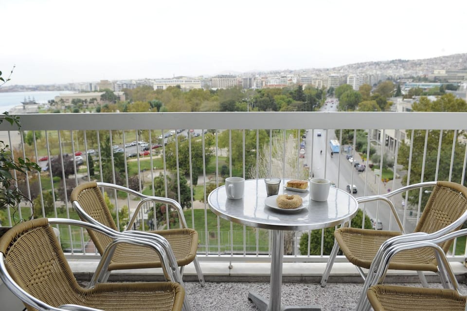 View (from property/room), Balcony/Terrace, City view