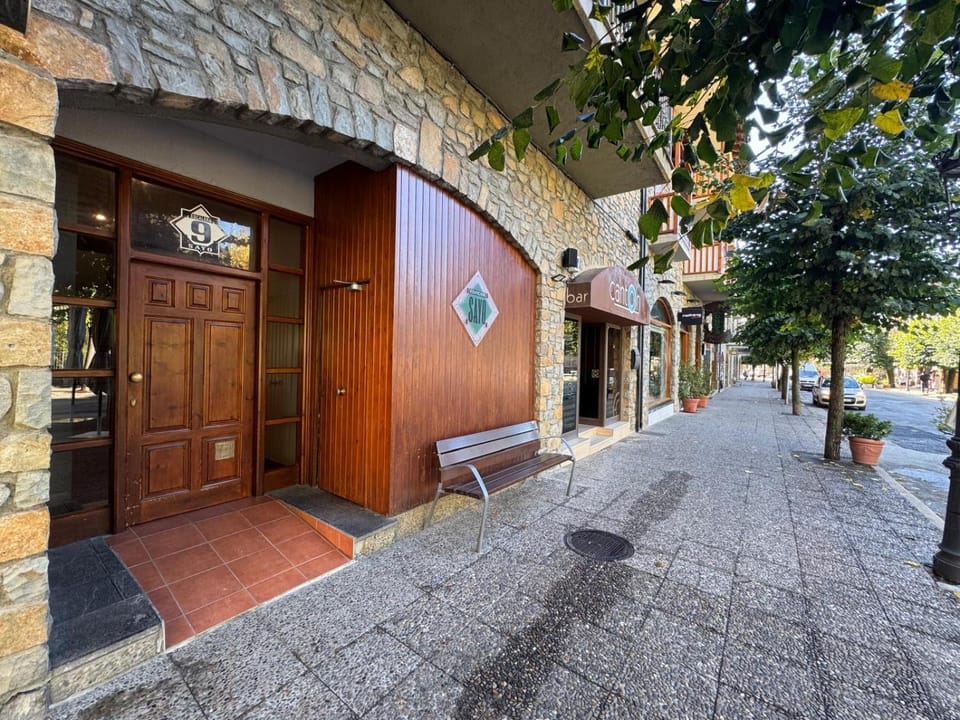 Property building, Neighbourhood