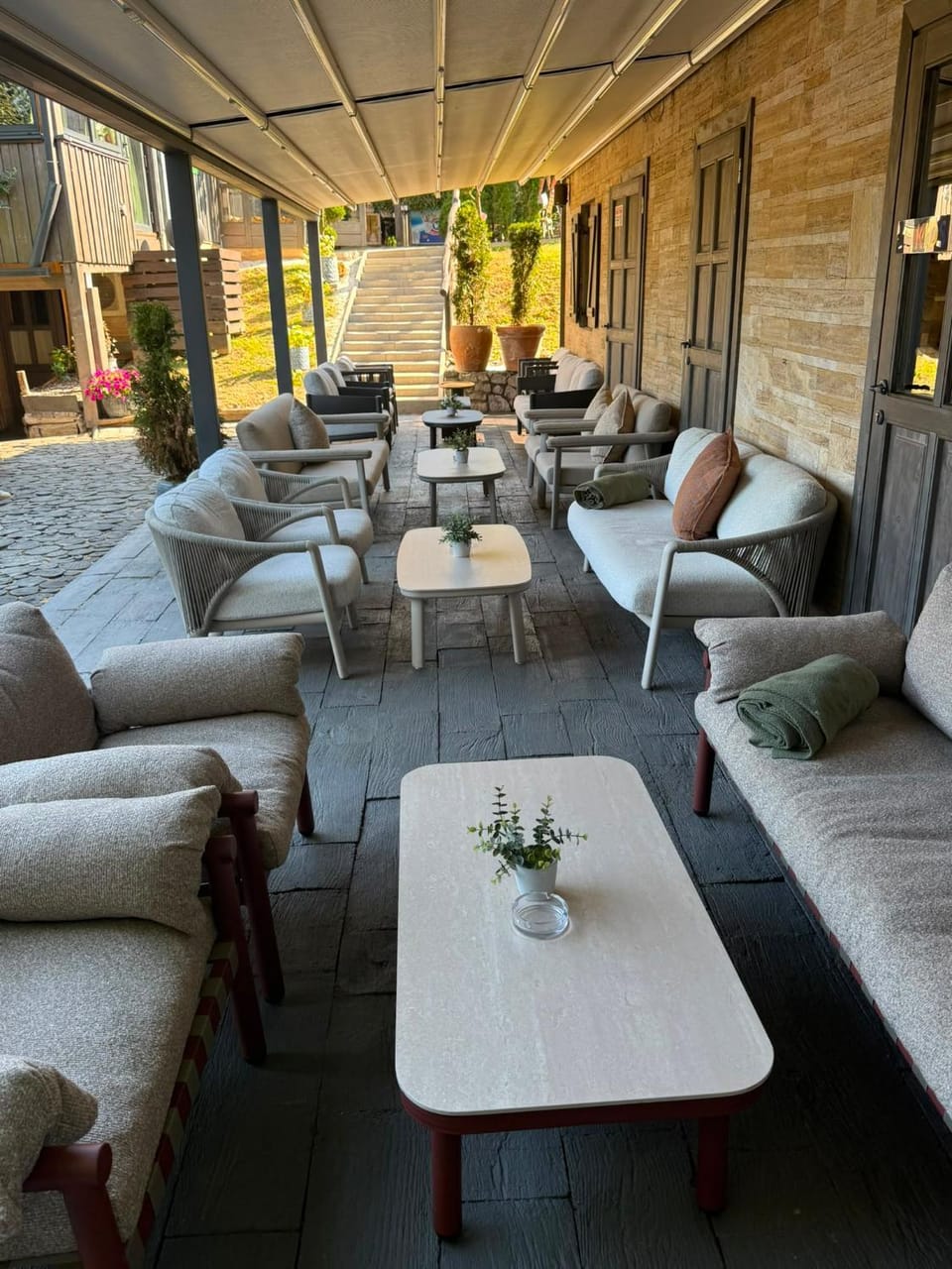 Seating area, Area and facilities, furniture