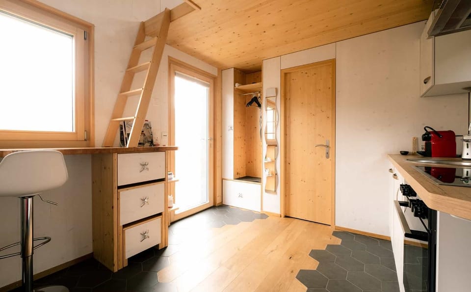 Kitchen or kitchenette, storage