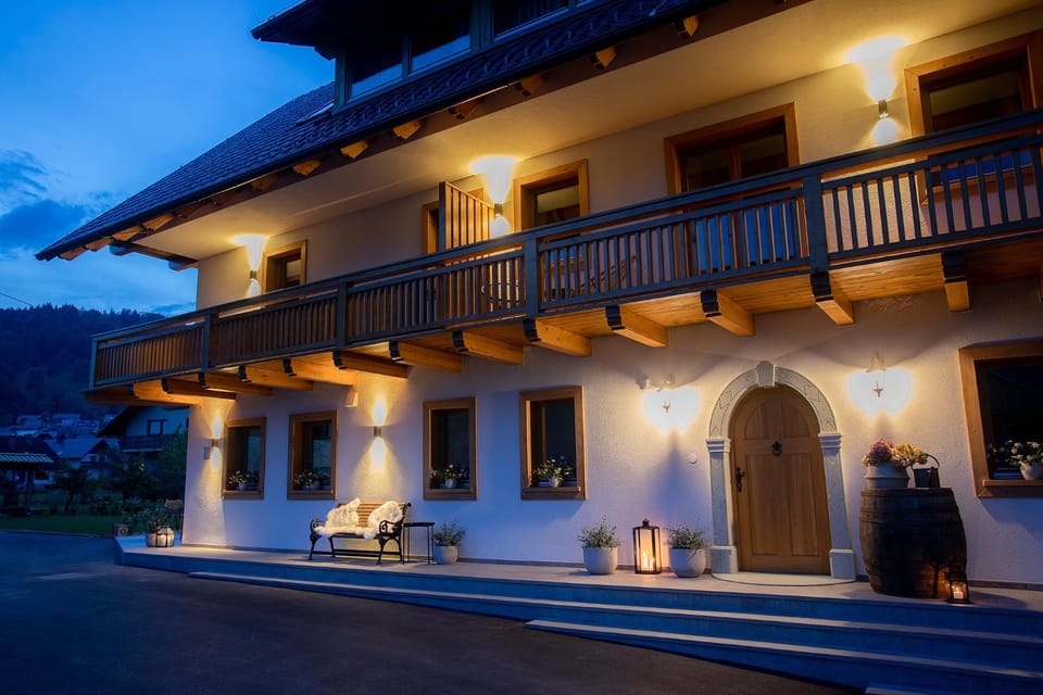 Property building, Facade/entrance, Natural landscape, Balcony/Terrace, Mountain view