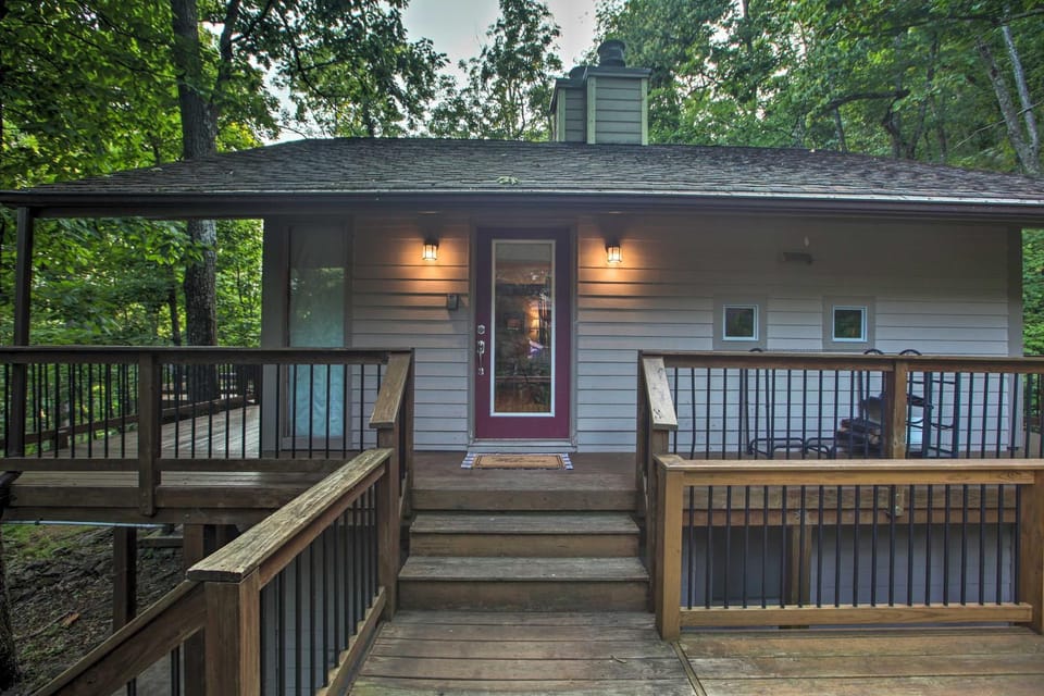 Cozy 'Hillside Hideaway' in Wintergreen Resort! House in Massies Mill