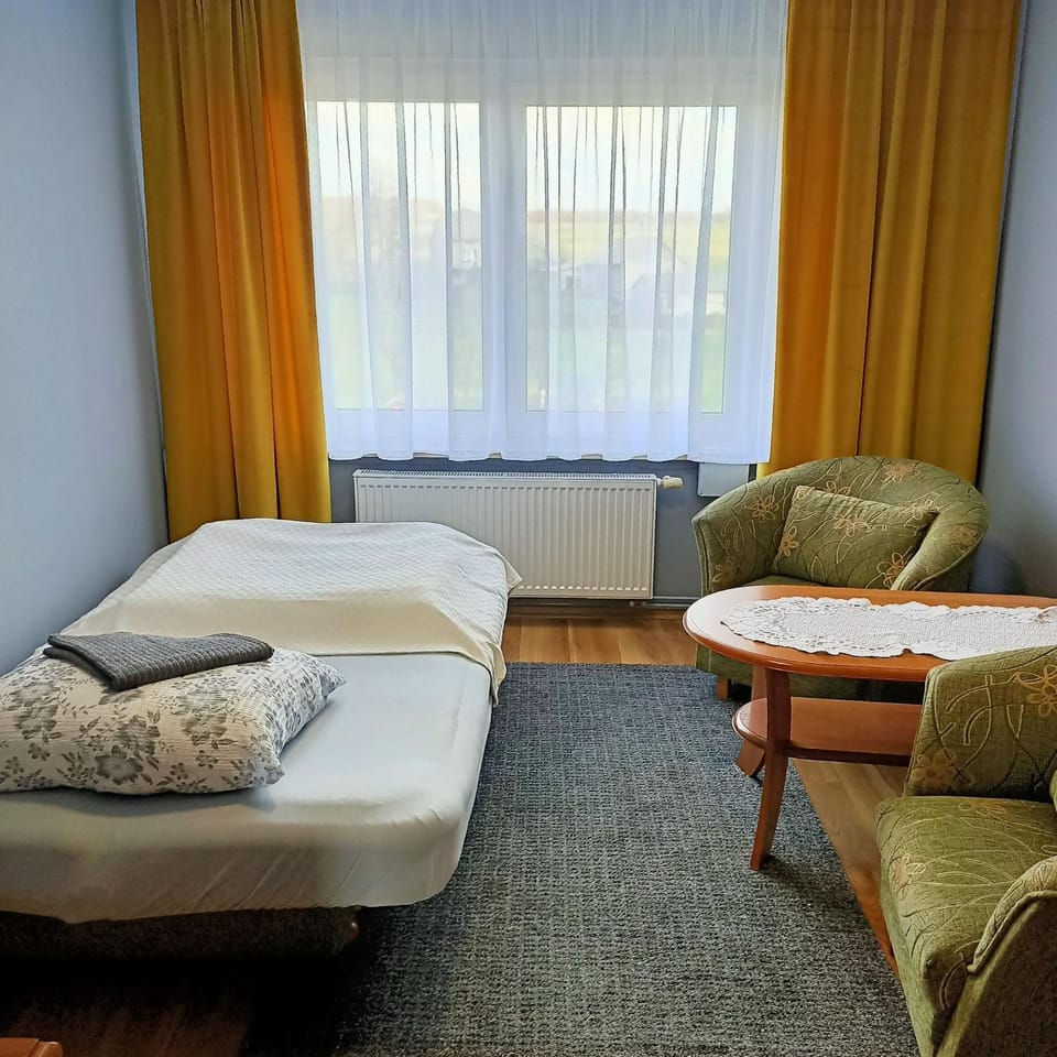 Bed, Photo of the whole room, Seating area