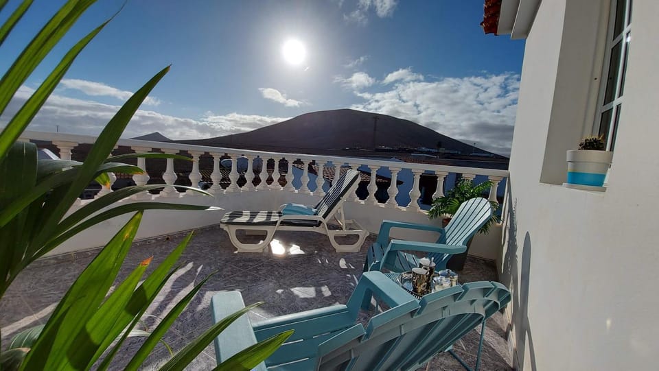 Balcony/Terrace, Mountain view