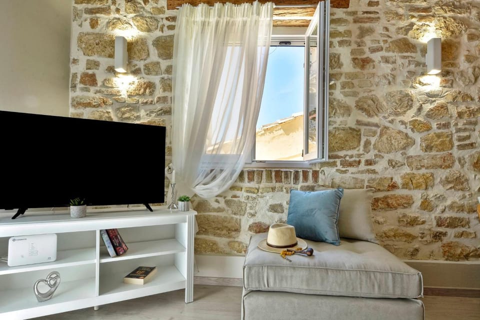 Communal lounge/ TV room, TV and multimedia, Living room, Seating area