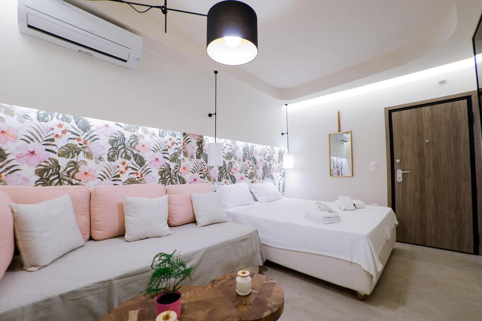 Bed, Seating area, Bedroom