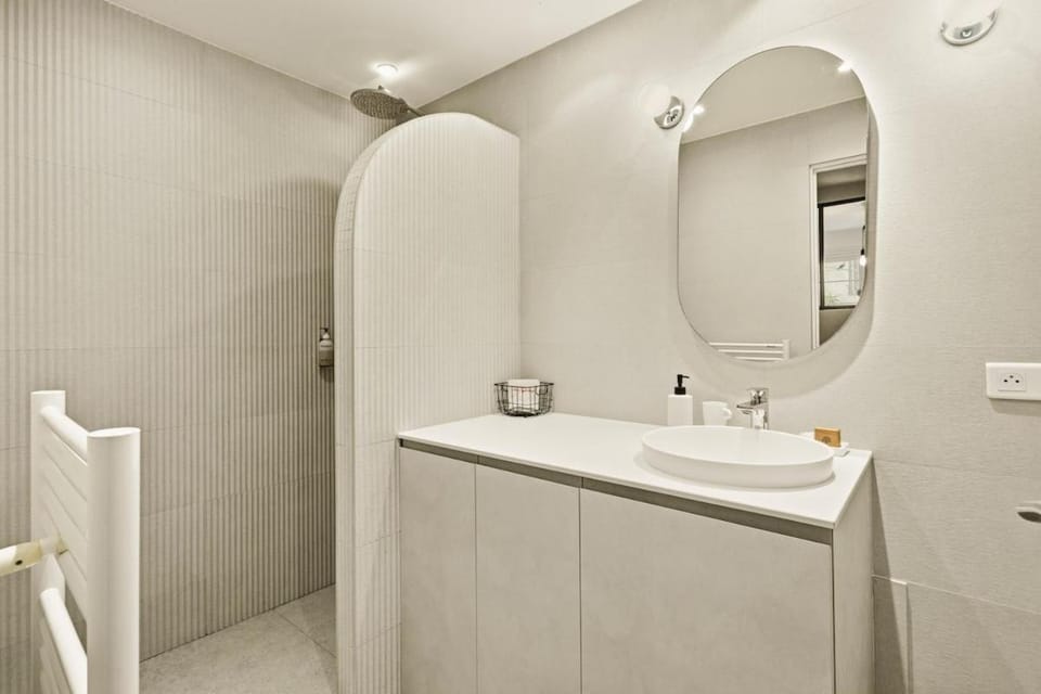 Shower, Bathroom, towels