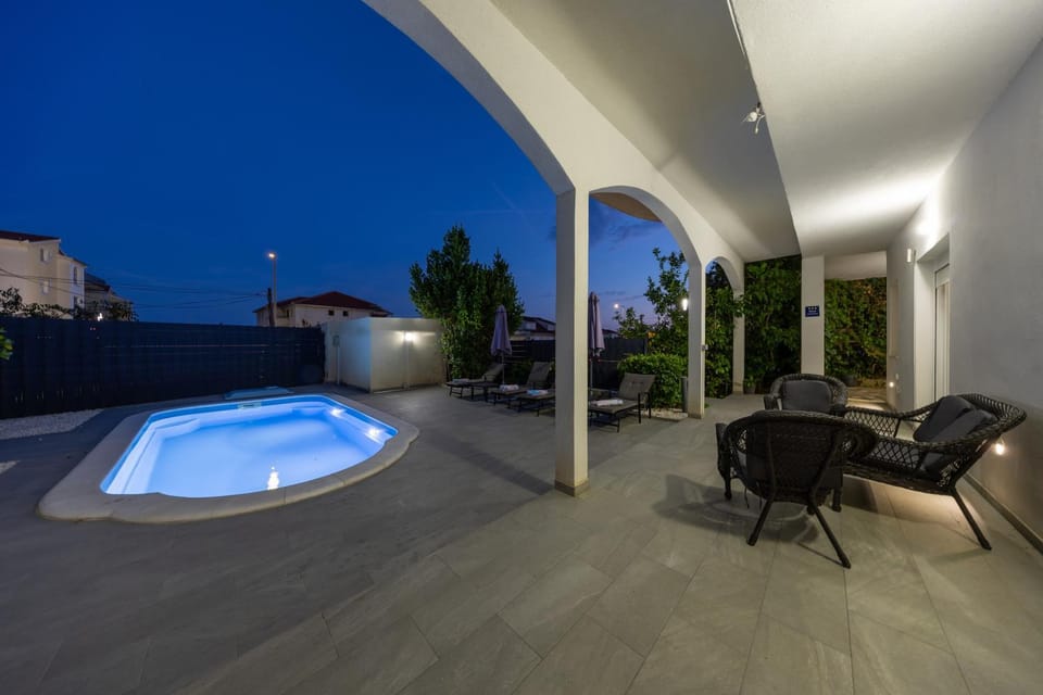 Swimming pool, Swimming pool