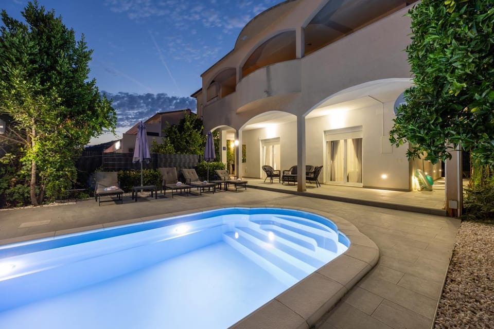 Swimming pool