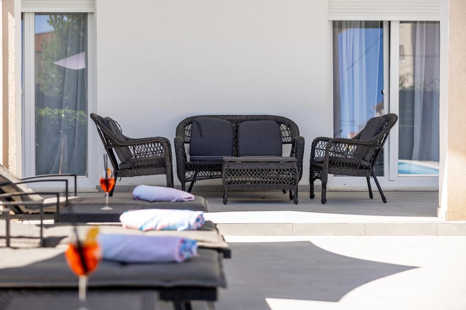 Balcony/Terrace, Seating area, Swimming pool