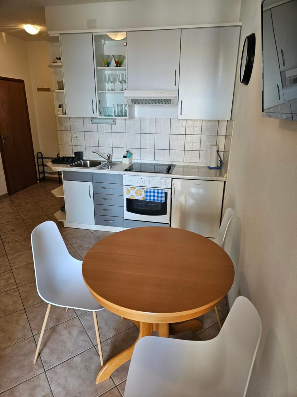 Seating area, Dining area
