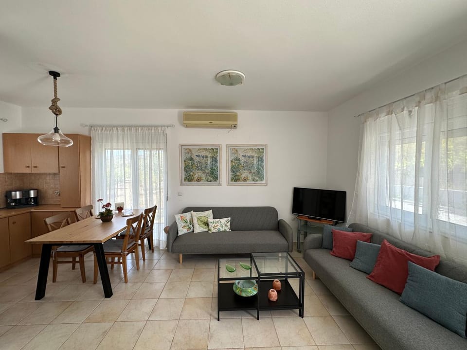 Secret Edem House in Kolympia