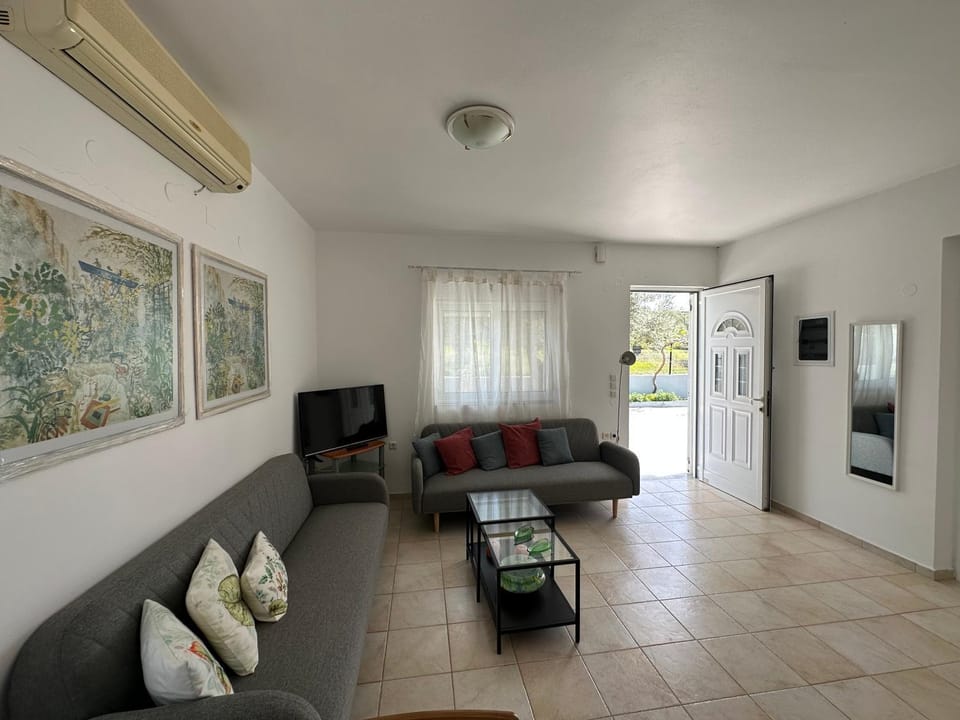 Secret Edem House in Kolympia