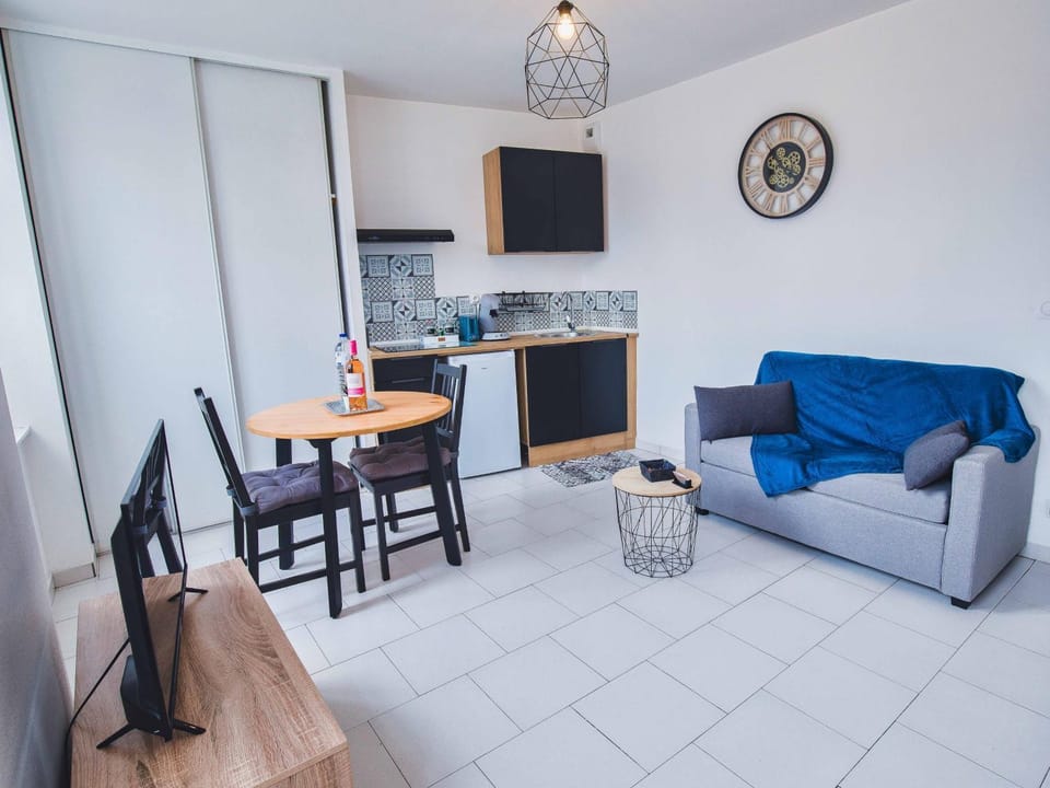 Seating area, Dining area, kitchen