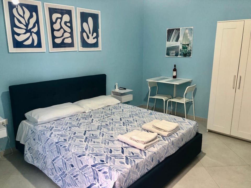 Bed, Photo of the whole room, Bedroom, wardrobe
