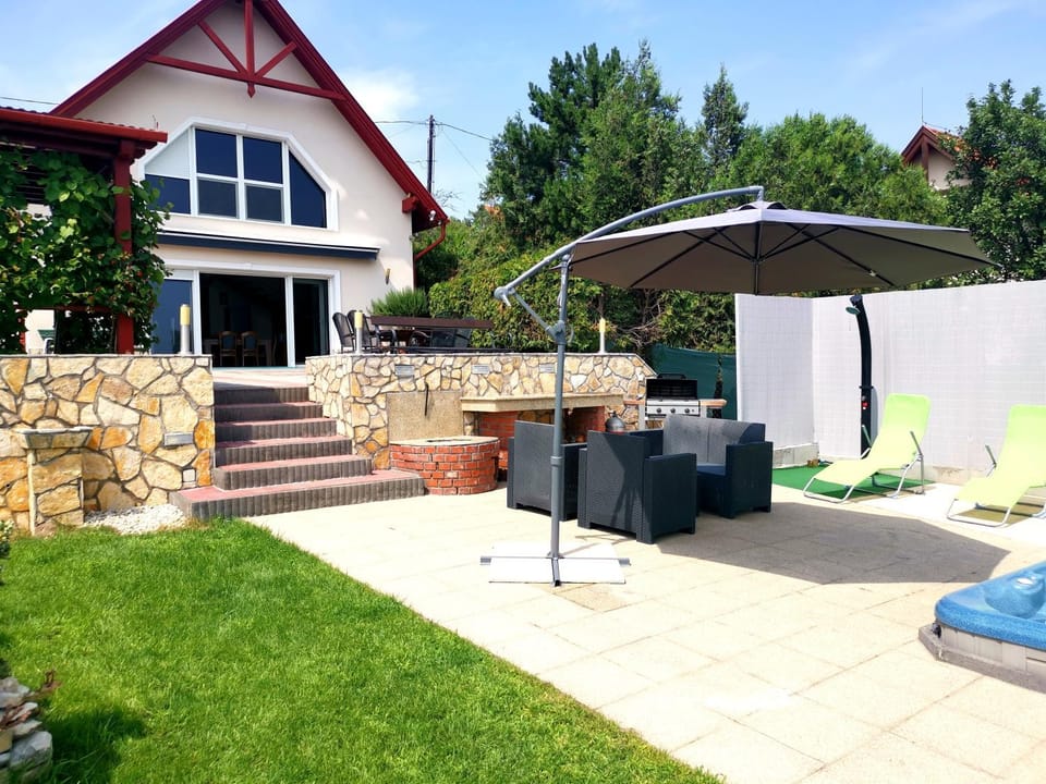 Property building, Facade/entrance, BBQ facilities, Garden
