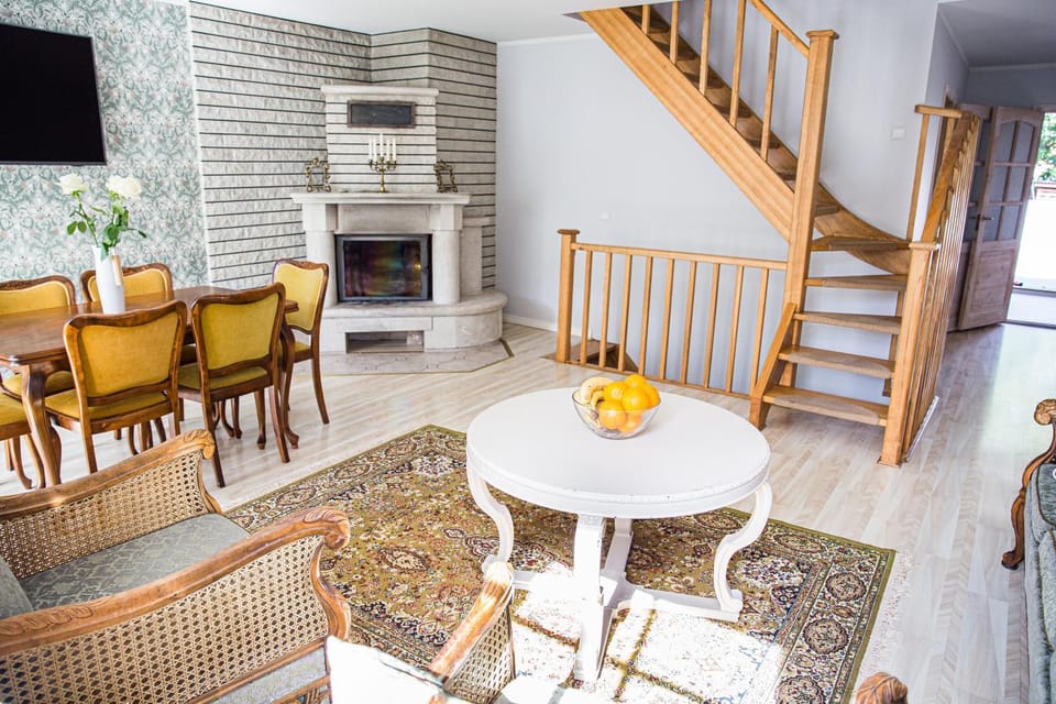 TV and multimedia, Living room, Seating area, Dining area, flat iron
