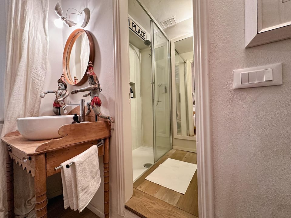 Shower, Bathroom, towels