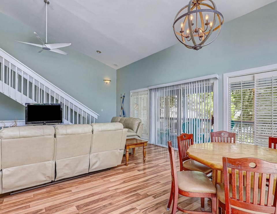 Salty Shores House in Tybee Island