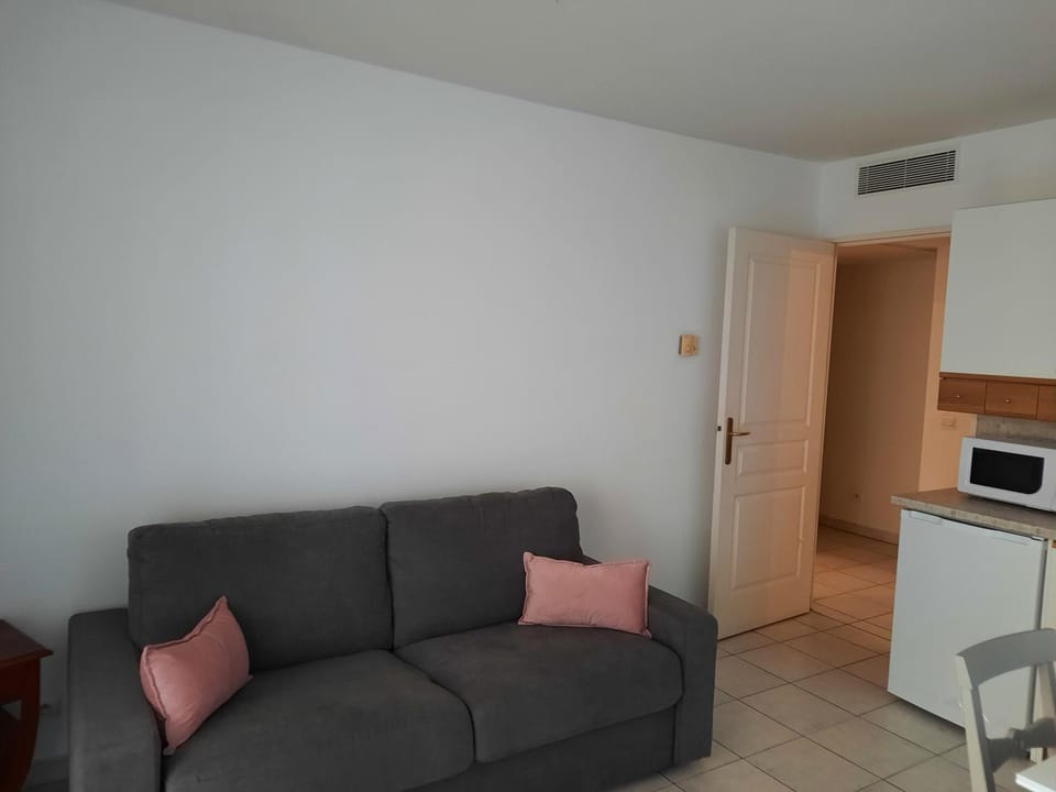 joli F2 46m2 menton centre, balcon,parking Apartment in Menton
